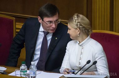 Луценко, Тимошенко і Бурбак сперечаються про тарифи на газ. Переговори лідерів фракцій БПП, НФ і "Батьківщини" поки не принесли результатів.