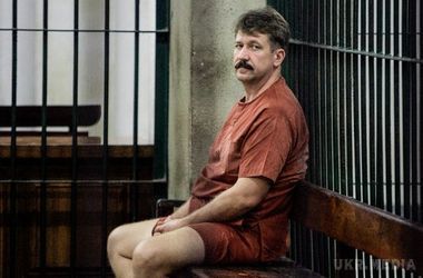 Чому говорять про обмін Савченко на російського збройового барона. Багато експертів припускали, що льотчика Надію Савченко , яка у світі вже сприймається як борець за демократію і незалежність, будуть обмінювати на більш серйозні фігури, ніж ГРУшники Олександр Александров Євген Єрофєєв.