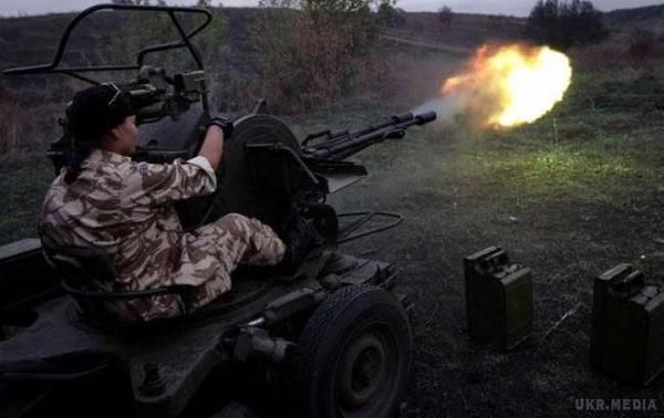 АТО. Бойовики за добу 49 раз обстріляли позиції сил АТО. Проросійські терористи продовжують обстріл українських військових із забороненої зброї.