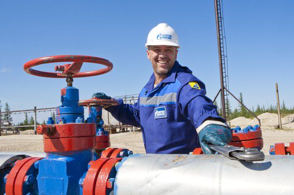  Росія скасувала знижку на газ, який Україна не купує. Ціна російського газу для України з 1 квітня буде повністю відповідати чинному контракту між ВАТ "Газпром" і НАК "Нафтогаз України" в зв'язку з закінченням терміну дії знижки на газ для української сторони.