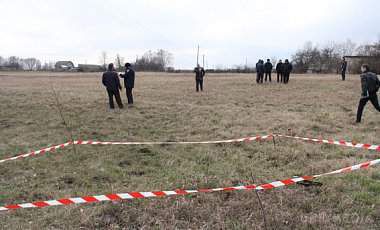 На Чернігівщині під час затримання поранені троє копів. Поліцейські отримали ножові поранення.