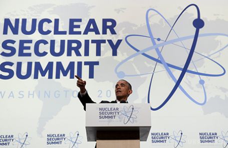 США не забули, США згадали Росію на ядерному саміті. Обама дорікнув Росії за відсутність на заключному ядерному саміті. Коли президент США привітав лідерів понад 50 країн у Вашингтоні перед початком фінального саміту з ядерної безпеки, одне з найголовніших місць ніхто не зайняв.