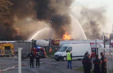 У Франції у промзоні - чергові вибухи. У промисловій зоні Бассенс на північ від Бордо, в департаменті Жиронда, на південному заході Франції пролунали вибухи