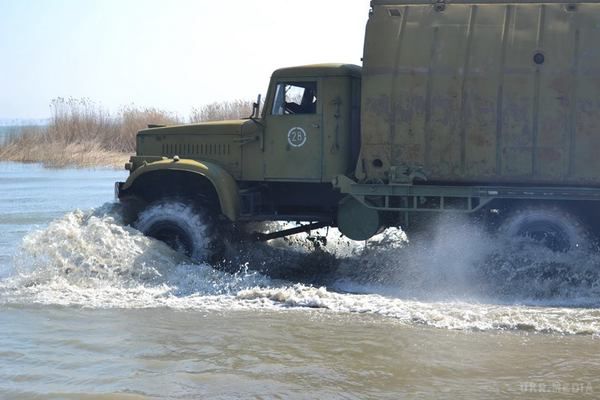 Українські військові переправилися через Дністровський лиман (фото). Тривають стратегічні командно-штабні навчання "Весняний грім – 2016".