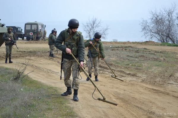 Українські військові переправилися через Дністровський лиман (фото). Тривають стратегічні командно-штабні навчання "Весняний грім – 2016".