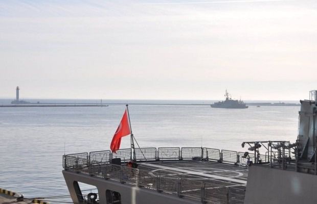 В порт Одеси прибули військові кораблі ВМС Туреччини (фоторепортаж). В Одесу сьогодні, 3 квітня, з візитом прибули кораблі Військово-Морських Сил Республіки Туреччина TCG "Salihreis" і TCG "Bartin".