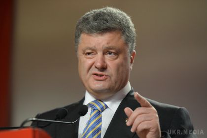 Порошенко проти розриву дипвідносин з РФ: дулі крутити - це не наша позиція. «Українська дипломатія, в тому числі і під моїм керівництвом як президента, який відповідає за зовнішню політику, досягла очевидних успіхів», - додав він.