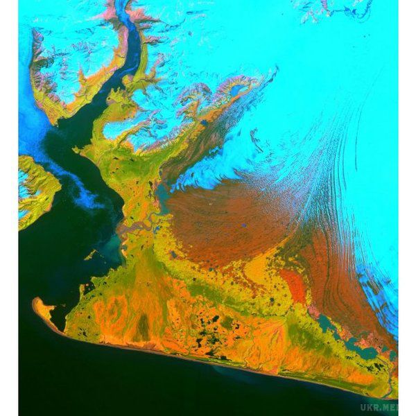 Опубліковані незвичайні фото Землі з космосу. Знімки зроблені космічним апаратом ASTER.