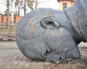Саакашвілі розпорядився демонтувати сотню пам'ятників тоталітарного режиму в Одесі. Проконтролювати виконання Саакашвілі має намір особисто.