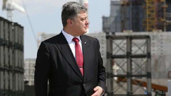 Український дипломат заявив, що Порошенко бізнесмен, а не президент України. На це Порошенко не мав права, згідно Конституції, пояснив український дипломат.