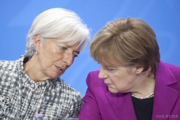 Меркель та Лагард закликала Україну боротися з корупцією. Канцлер Німеччини Ангела Меркель і директор-розпорядник МВФ Крістін Лагард вимагають рішучої боротьби з корупцією в Україні.