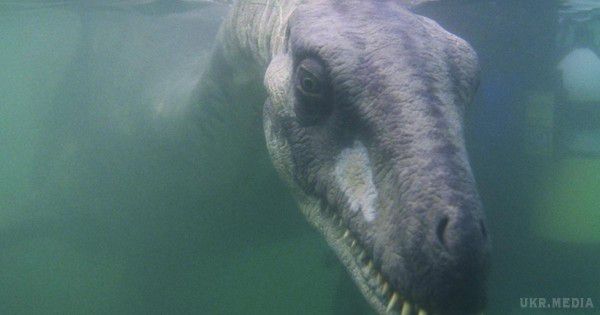 У Лондоні очевидець зняв Лох-Неське чудовисько у водах Темзи (відео). У британських і світових ЗМІ активно обговорюють незвичайне явище в річці Темза, що протікає в Лондоні. В мережу інтернет був доданий відеоролик, який зафіксував незрозуміле явище – посередині річки «щось» спливло, здалося назовні і занирнуло назад, при цьому тінь під водою була великою, вказуючи, що об'єкт аж ніяк не дрібний.
