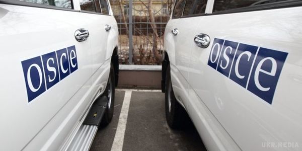 Автомобіль ОБСЄ обстріляли на Донбасі. Автомобіль спеціальної моніторингової місії ОБСЄ обстріляли на Донбасі.