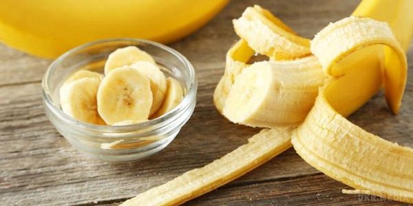 Корисні властивості банана, про яких мало хто знає. Крім того, що банани смачні і доступні за ціною, ще вони володіють безліччю корисних речовин.