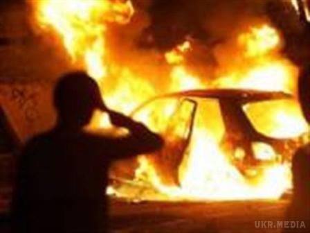 Невідомі обстріляли і підпалили інкасаторську автівку. У Запорізькій області невідомі обстріляли інкасаторське авто