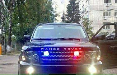 У Харкові п'яна жінка їздила на Range Rover з проблисковими маячками. Харківські патрульні поліцейські зупинили Range Rover, у якого були включені проблискові маячки.