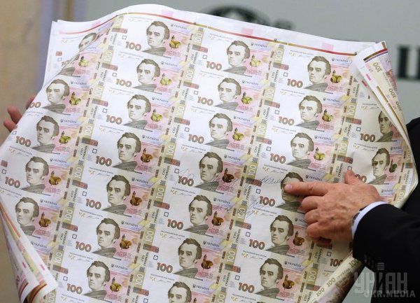 В НБУ підрахували, скільки фальшивих грошей в Україні. Національний банк України оцінив кількість підроблених банкнот в Україні в 2015 році в 2,7 штуки на 1 млн справжніх банкнот