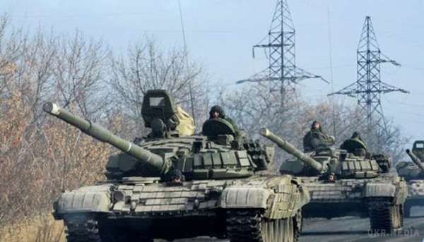 ОБСЄ зафіксувала пересування танків в окупованому Луганську. Спостерігачі Спеціальної моніторингової місії ОБСЄ помітили два танки, які рухалися вулицями окупованого бойовиками Луганська.
