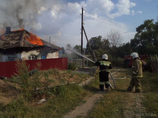 З палаючої хати двох братів врятував п'ятирічний хлопчик. Будинок згорів вщент, відновити його буде дуже важко