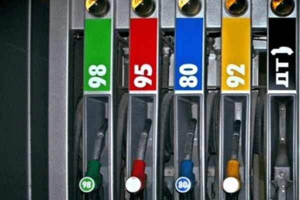 Мережі АЗК знову "дружно" підняли ціни - і на бензин, і на дизпальне. У період з 13 по 14 квітня найбільші мережі АЗС знову підвищили вартість бензинів і дизпального