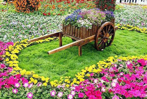 Квітучий сад: фантастичні ідеї дизайну дачної ділянки (Фото). Настала весна, а значить, саме час почати приводити в порядок свою дачну ділянку. В першу чергу варто подумати про таку річ як клумби.