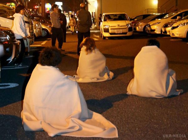 В результаті потужного землетрусу в Японії загинули 9 осіб. Щонайменше дев'ять людей загинули і понад 250 постраждали в результаті потужного землетрусу на півдні Японії.