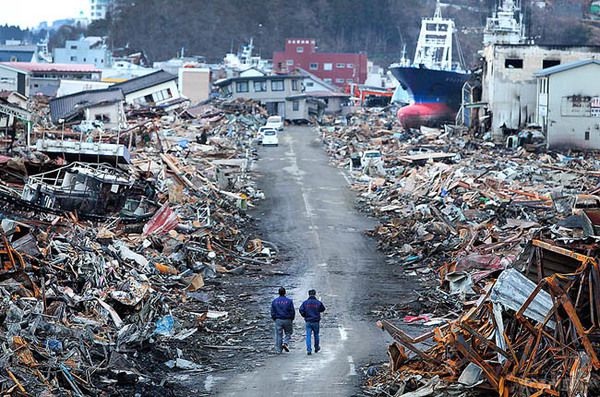 У Японії сталися два нові землетруси, оголошували попередження про цунамі. У Японії сталися два нові потужні землетруси. Через це на якийсь час оголошували попередження про цунамі на південно-західному узбережжі, але потім його скасували.