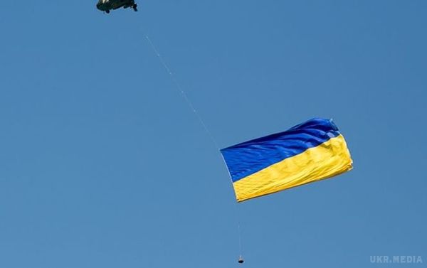 У Закарпатській області вандали поглумилися над прапором України. Наруга над українським прапором карається позбавленням волі.