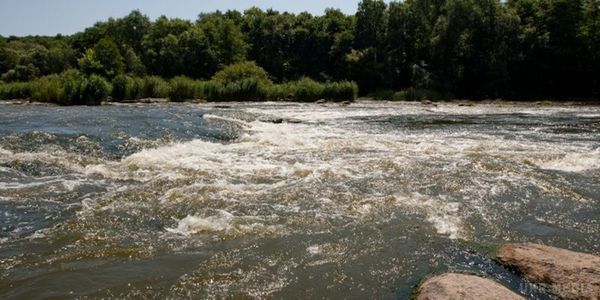 На Житомирщині оголосили надзвичайну ситуацію. В одному з районів Житомирщини за забруднення річок Случ і Хомора оголосили надзвичайну ситуацію.