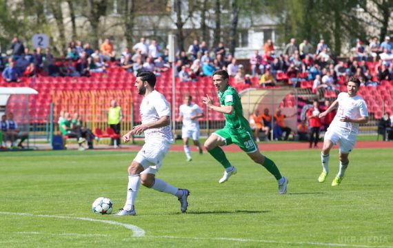 "Волинь" і "Карпати" зіграли внічию в матчі Прем'єр-ліги. Гра завершилася внічию - 0:0.