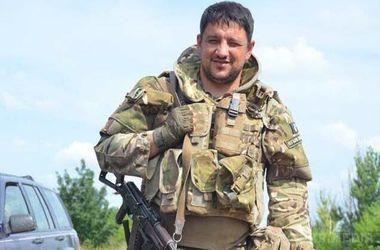 Волонтери, яких обстріляли під Пісками, виявилися депутатами Київради. На Донбасі бойовики накрили вогнем волонтерів.