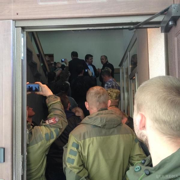 Соболєв і Семенченко заблокували ГПУ - як штаб "репресій". Нардепи  Єгор Соболєв разом із Семеном Семенченком та соратниками зайшли до будівлі Генеральної прокуратури та перекрили входи