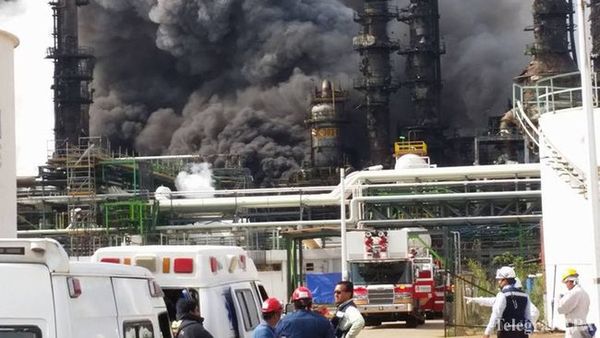 У Мексиці вибухнув нафтохімічний завод "Pemex", є жертви. У Мексиці вибухнув нафтохімічний завод "Pemex" , три людини загинуло, близько 100 отримали поранення.