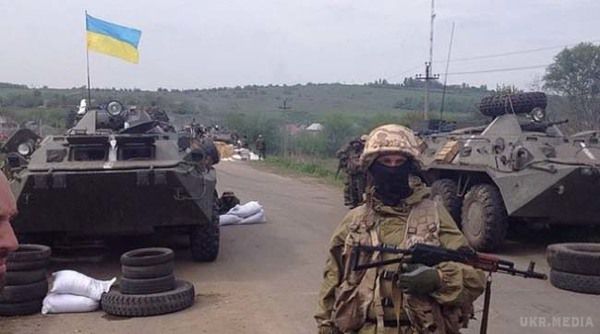 Штаб АТО: За добу бойовики завдали 33 пострілу по позиціях ЗСУ. Бойовики продовжують обстрілювати позиції українських військових із забороненої зброї.