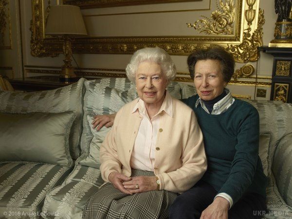 Прем'єр Гройсман привітав Єлизавету II з 90-річчям (фото). Володимир Гройсман вранці 21 квітня привітав королеву Єлизавету з 90-річним ювілеєм .