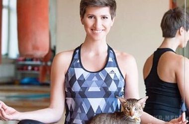 Як прибрати живіт: Аніта Луценко поділилася "магічною" вправою (фото). Відомий український фітнес-тренер Аніта Луценко, яка готується вперше стати мамою, поділилася з підписниками на сторінці в Instagram порадами, які допоможуть схуднути. 