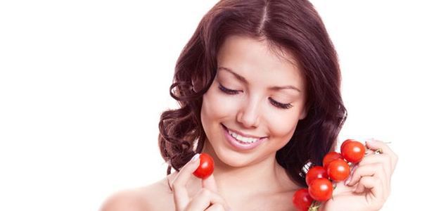 Цей овоч подарує вашій шкірі молодість і красу. Самий розпал помідорного сезону, а косметологи рекомендують не втрачати часу дарма і подоглядати за шкірою обличчя за допомогою томатних масок.