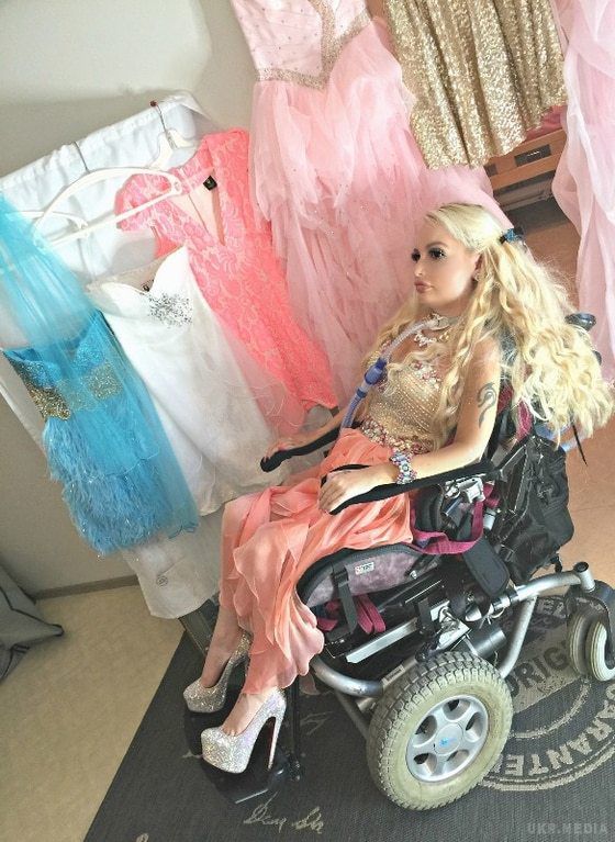 Як Барбі: фінка витратила $14 тисяч, щоб змінити паралізоване тіло (фото). Мешканка міста Гельсінкі витратила 14 тисяч доларів за два роки, щоб змінити своє паралізоване тіло.