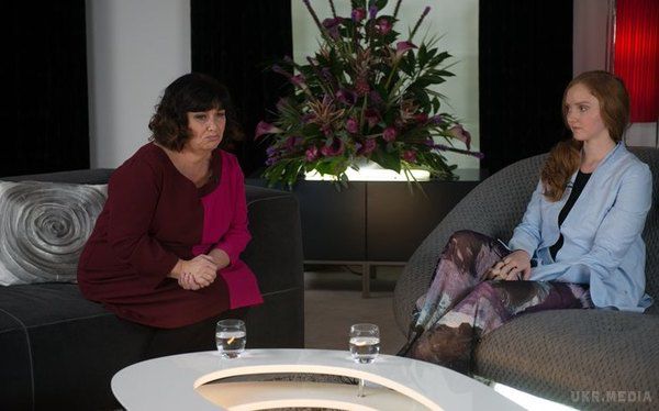 Кейт Мосс і Кім Кардашьян знялися в рімейку культового шоу про багатих (фото). Культове британське комедійне шоу Absolutely Fabulous (в перекладі - «Ще по одній») повертається в новому форматі.