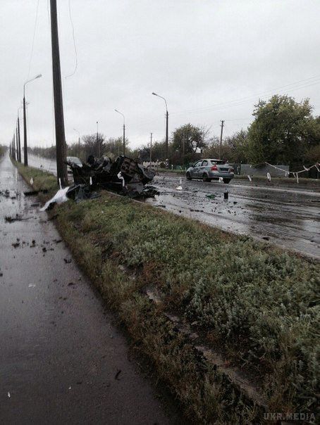 Біля Новотроїцького на Маріупольському напрямку вночі у так званій "сірій зоні" вибухнули два автомобілі. Із-за інциденту роботу пункту пропуску припинено