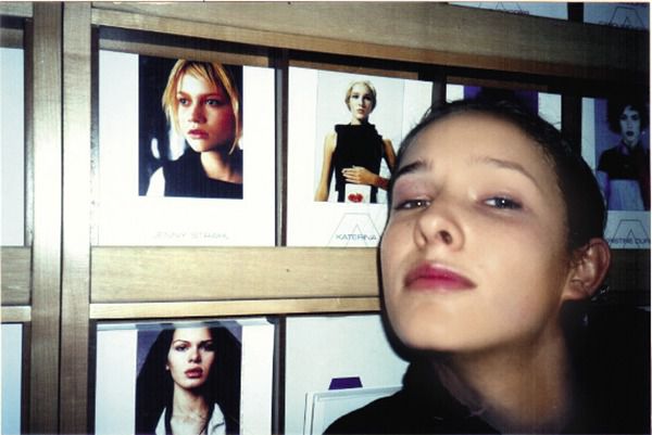 Катя Осадча показала 10 фото з юності. Кар'єру моделі популярна Осадча початку в 13 років.