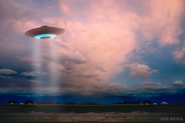 Очевидці зняли НЛО над Мельбурном (відео). Нещодавно кілька очевидців зайняли непізнаний літаючий об'єкт, є точка в небі дійсно НЛО – невідомо, однак це стверджують кілька людей і існує пара відеозаписів. Наукові діячі поки ніяк не коментують ситуацію.