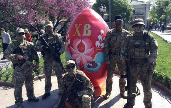 До Одеси прибули тисяча нацгвардейців і копів. Порядок 2 травня в Одесі будуть забезпечувати три тисячі бійців Нацгвардії і поліцейських.