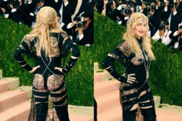 Мадонна прийшла в яскравому вбранні на Met Gala 2016: Фотофакт. 57-річна американська співачка Мадонна прийшла на щорічний урочистий захід "Met Gala 2016", на якому допомагають збирати кошти для Інституту костюма Музею мистецтва "Metropolitan" в прозорій сукні, в якому було видно її сідниці.