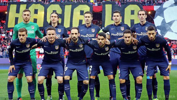 Футболісти "Атлетіко" стали першими фіналістами Ліги чемпіонів. Футболісти поступилися "Баварії", але за підсумками двох зустрічей вийшли в фінал. Другий учасник фіналу визначиться у середу в Мадриді, де зіграють "Реал" і англійський "Манчестер Сіті".