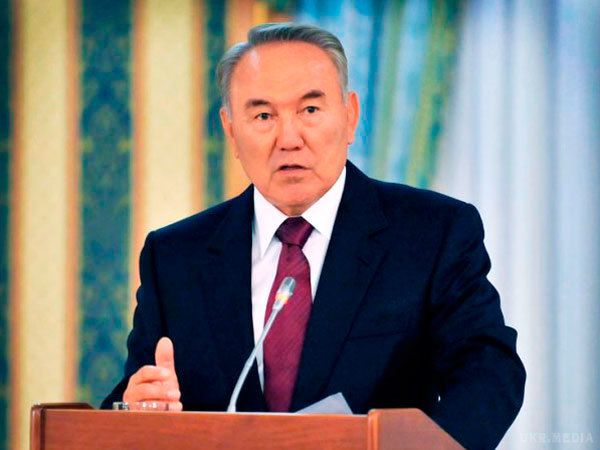  Президент Казахстану пригрозив активістам за повторення "українського сценарію". Він також зазначив, що світова криза вплинула на розвиток країни, закликав казахстанців бути пильними і не дозволити розхитати стабільність і повагу один до одного.