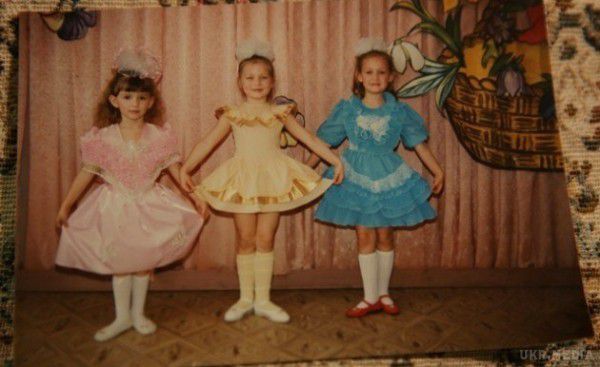 Холостяк 6 сезон: дитячі фото Сніжани. Учасниця 6 сезону шоу "Холостяк" (канал СТБ) Сніжана побувала на самих романтичних побаченнях з Іраклі Макацарія. Бабуся дівчини поділилася дитячими фотографіями внучки.