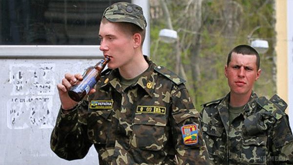 Українське місто заборонило продаж алкоголю людям у військовій формі. І не лише в магазинах, але й у ресторанах і кафеІ у крамницях, 