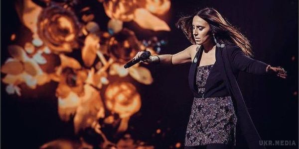 Джамала на Євробаченні виступить з 3D-ефектами і відео-проекціями (відео). Джамала приїхала на Євробачення 2016 в Стокгольм 4 травня, а 5 травня відбулася перша репетиція виступу співачки.