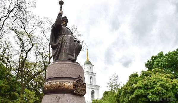 У Російські Федерації відреагували на відкриття пам'ятника Івану Мазепі в Полтаві. В Росії вважають зрадою відкриття пам'ятника Мазепі в УкраїніУ